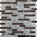 Malla30x30-italia-cenezzia-ok | Plomería García Gray and dark brown glass tile backsplash arranged in a staggered brick pattern, modern kitchen look. (tile mosaic)