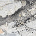 Piso ceramico color plata-60x60-brillante-interior-supreme-lamosa-ok | Plomería García Close-up of gray and white marble with gold veining; fg logo in bottom-right corner