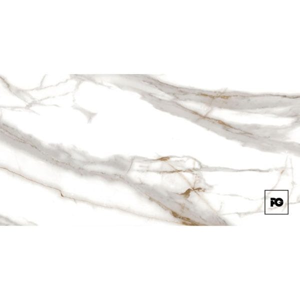Piso porcelanico rectificado color gold-60x120-satinado-interior-pompeii-castel-ok | Plomería García White marble texture with light gray veins and a small pg watermark in the bottom-right corner.